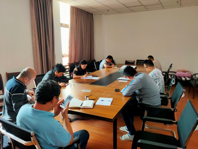 網(wǎng)絡(luò)信息與現(xiàn)代教育技術(shù)管理中心第二期政治理論學(xué)習(xí)會(huì)議 聚焦網(wǎng)絡(luò)信息技術(shù)服務(wù)新發(fā)展